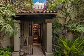 HOLT - Classic Chalet with Pool Overlooking Parroquia