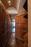 HOLT - Classic Chalet with Pool Overlooking Parroquia