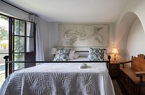 HOLT - Classic Chalet with Pool Overlooking Parroquia