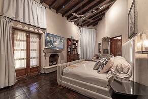 HOLT - Classic Chalet with Pool Overlooking Parroquia