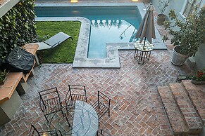 HOLT - Classic Chalet with Pool Overlooking Parroquia