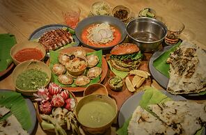 HOLT - Classic Chalet with Pool Overlooking Parroquia