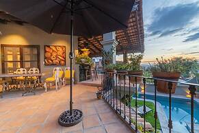 HOLT - Classic Chalet with Pool Overlooking Parroquia