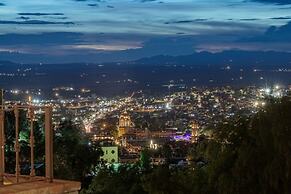 HOLT - Classic Chalet with Pool Overlooking Parroquia