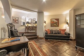 HOLT - Classic Chalet with Pool Overlooking Parroquia