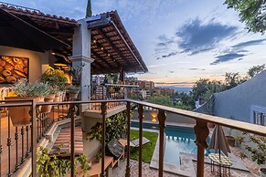 HOLT - Classic Chalet with Pool Overlooking Parroquia