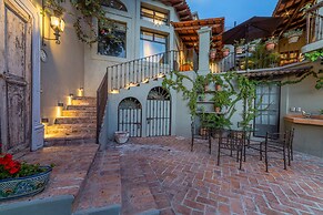 HOLT - Classic Chalet with Pool Overlooking Parroquia