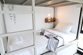 The Dearly Koh Tao Hostel