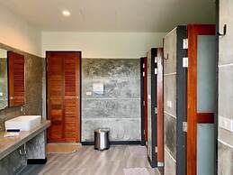 The Dearly Koh Tao Hostel