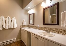 Gorge View 365 4 Bedroom Home by RedAwning