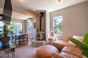 Gorge View 365 4 Bedroom Home by RedAwning