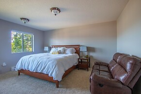 Gorge View 365 4 Bedroom Home by RedAwning