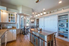 Gorge View 365 4 Bedroom Home by RedAwning