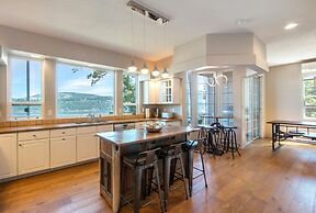 Gorge View 365 4 Bedroom Home by RedAwning