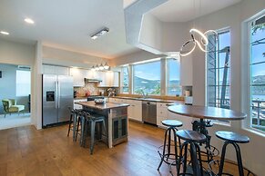 Gorge View 365 4 Bedroom Home by RedAwning