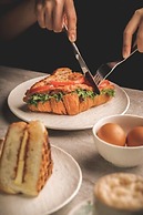 Komune Living & Wellness in the Park