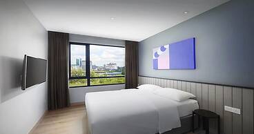 Komune Living & Wellness in the Park