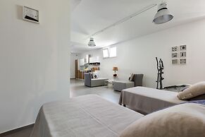 2732 Suite More by Barbarhouse