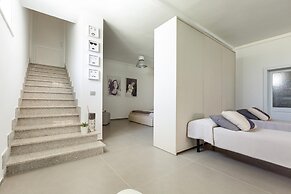 2732 Suite More by Barbarhouse