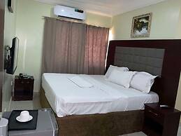 LIS HOTEL AND SUITES