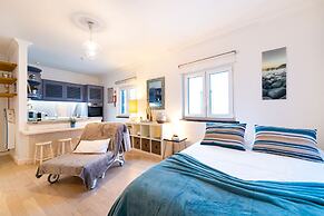 JOIVY Superb Studios In Cascais Centre