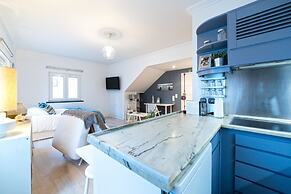 JOIVY Superb Studios In Cascais Centre