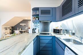 JOIVY Superb Studios In Cascais Centre