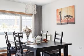 JOIVY Sleek House W/Balcony & 2 Terraces In Porto