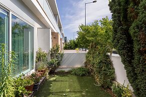 JOIVY Sleek House W/Balcony & 2 Terraces In Porto
