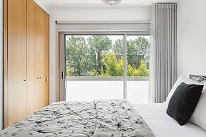 JOIVY Sleek House W/Balcony & 2 Terraces In Porto