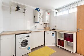 JOIVY Sleek House W/Balcony & 2 Terraces In Porto