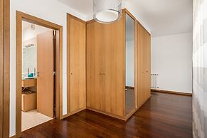 JOIVY Sleek House W/Balcony & 2 Terraces In Porto