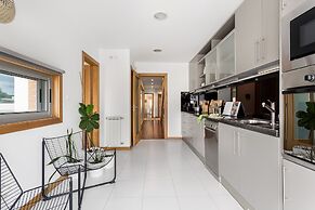 JOIVY Sleek House W/Balcony & 2 Terraces In Porto
