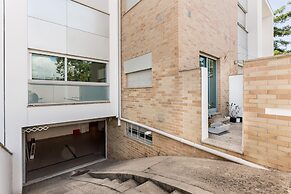 JOIVY Sleek House W/Balcony & 2 Terraces In Porto