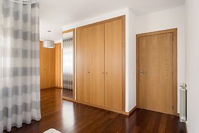 JOIVY Sleek House W/Balcony & 2 Terraces In Porto