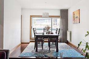 JOIVY Sleek House W/Balcony & 2 Terraces In Porto