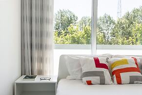 JOIVY Sleek House W/Balcony & 2 Terraces In Porto