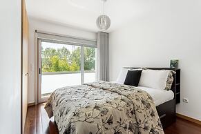 JOIVY Sleek House W/Balcony & 2 Terraces In Porto