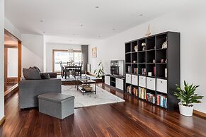 JOIVY Sleek House W/Balcony & 2 Terraces In Porto