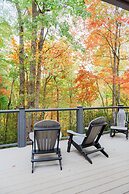 Bigfoots Retreat 2 Bedroom Chalet by RedAwning