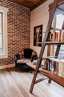 Bigfoots Retreat 2 Bedroom Chalet by RedAwning