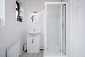 3br-sleeps5-parking-garden-accesstolondon