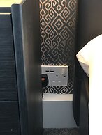 Modern 3-bed House With Parking Bamber Bridge, Preston