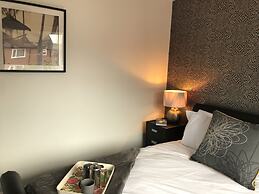 Modern 3-bed House With Parking Bamber Bridge, Preston