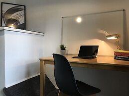 Modern 3-bed House With Parking Bamber Bridge, Preston