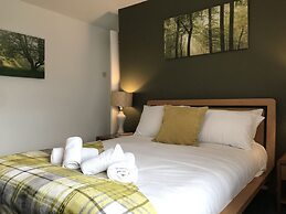 Modern 3-bed House With Parking Bamber Bridge, Preston