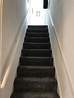 Modern 3-bed House With Parking Bamber Bridge, Preston