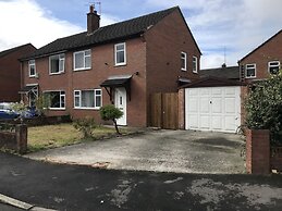 Modern 3-bed House With Parking Bamber Bridge, Preston