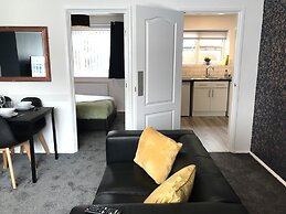 Modern 3-bed House With Parking Bamber Bridge, Preston