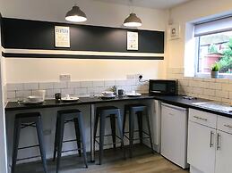 Modern 3-bed House With Parking Bamber Bridge, Preston